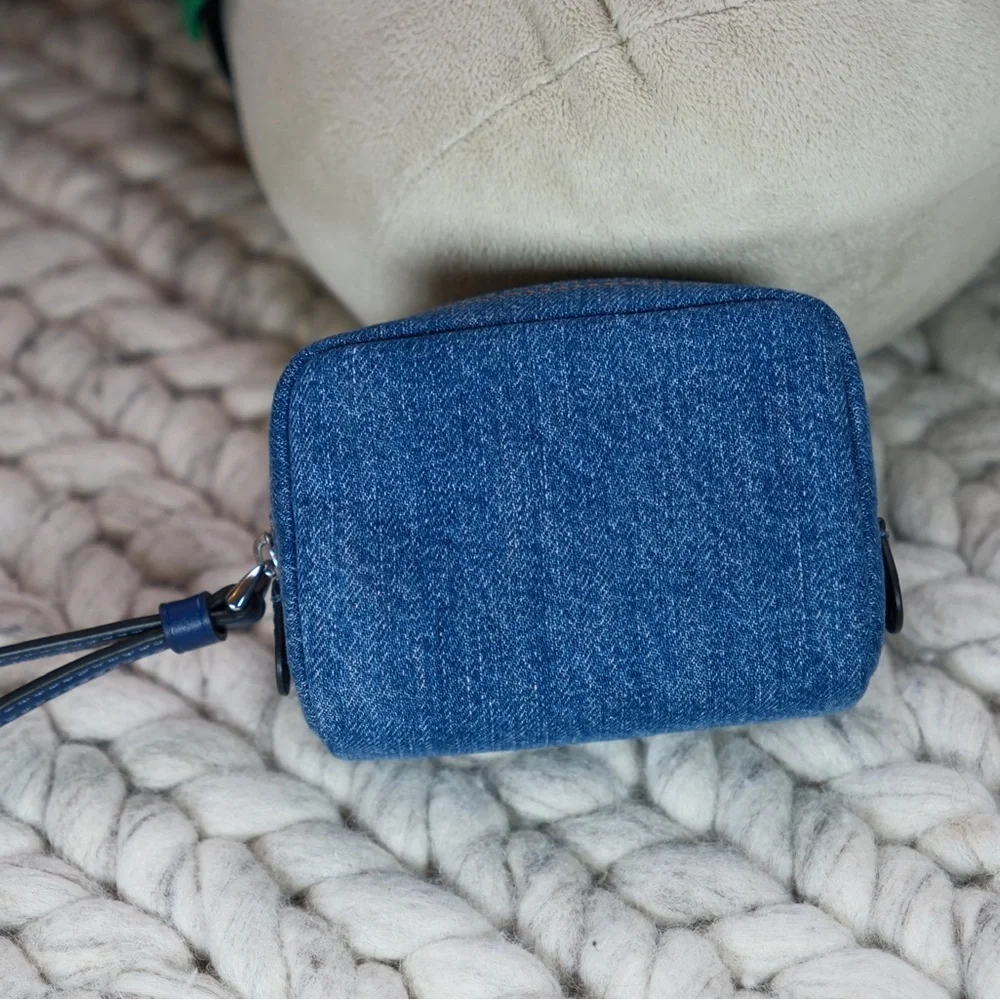 NWT Coach Outlet Pouch Wristlet CAP97 - Picture 3 of 8